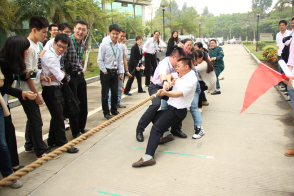 2013年集團(tuán)員工五一拔河活動-17210238687.jpg